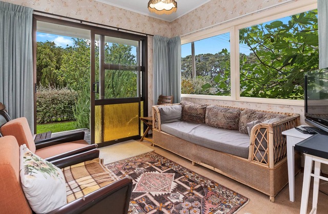 SHOEBRIDGE HOMESTEAD - NGUNGURU HOLIDAY HOME in Ngunguru
