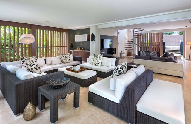 Shoestring Luxury villa