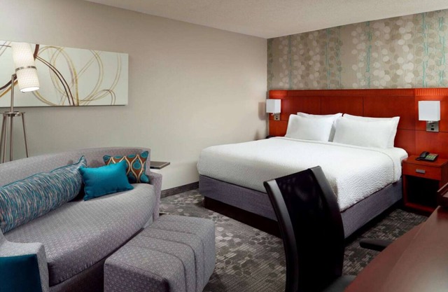 Shopping Spree at Atlantic Station! Pets Allowed, Onsite Parking, Swimming Pool!