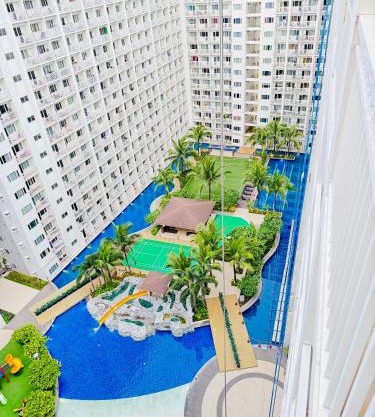 Shore Residences MOA - Via & Sabby Staycation