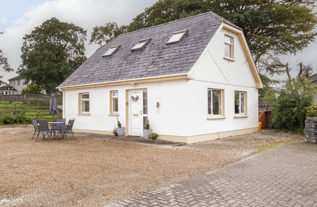 SHORE ROAD, pet friendly, with a garden in Culdaff, County Donegal
