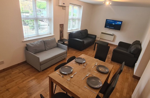 CLAPTON SHOREDITCH MODERN FLAT 3bed 2bath in zone2 with free secure Car Parking