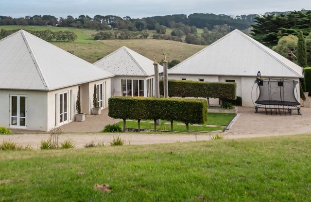 Shoreham Homestead Walk to Vineyards