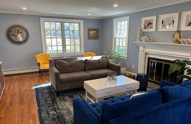 Shorelands home near water & town, vacation vibes
