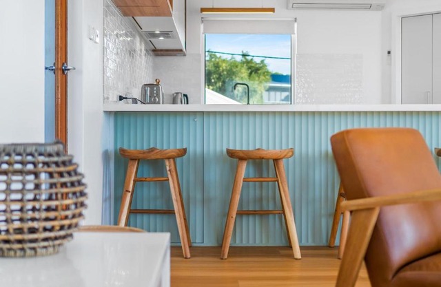 Shorelands - Stylish Beach-side Haven, Steps from the Beach and Surf in Gracetown