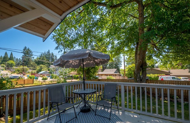 Shoreline 2/3 Bedroom Bungalow close to Seattle Area Hospitals and Venues