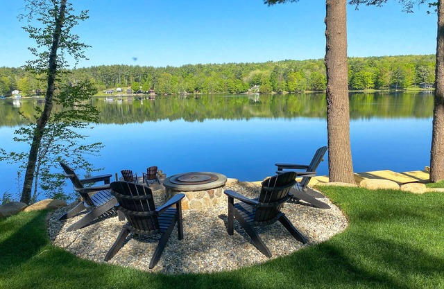 CHATEAU SHORELINE- Frente al lago