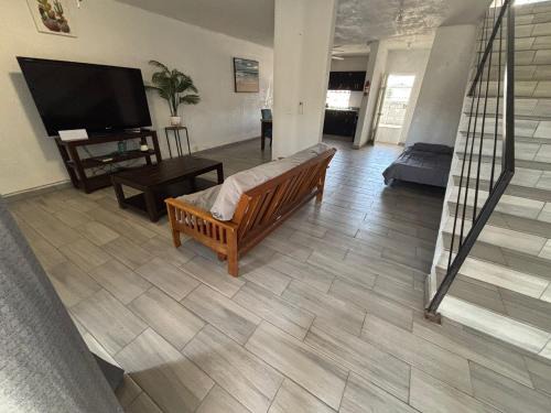 Shoreline Condo 5 Desert Oasis Free Wifi, Cool AC