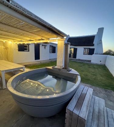 Shoreline Cottage
