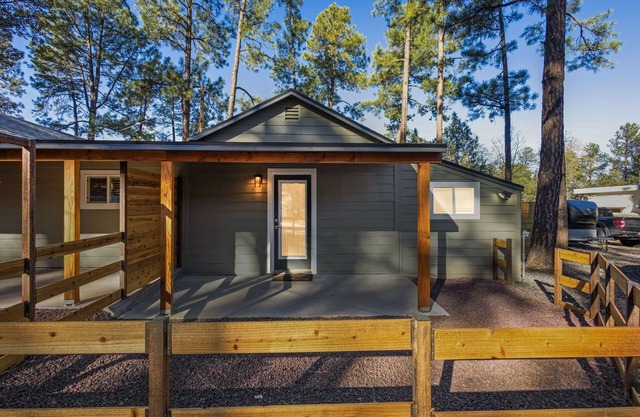 Shoreline Village Unit 2 1 Bedroom Cabin