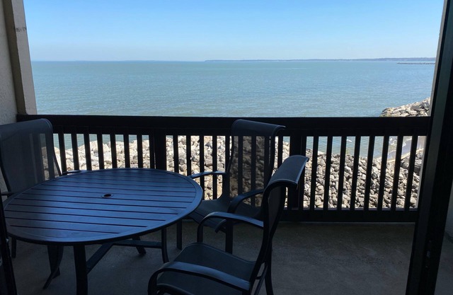 ** NUEVA LISTA ** Shores # 33: 1 BR duerme 4