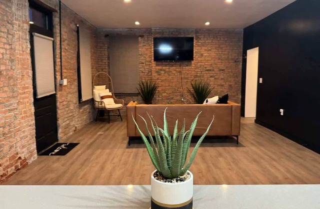 King Bed - Convention - Short North - Parking Free