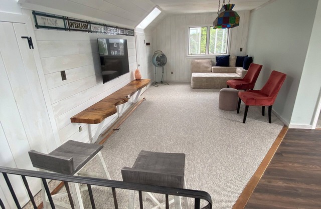 Short walk to the beach! See & hear the ocean in the distance. Great living area