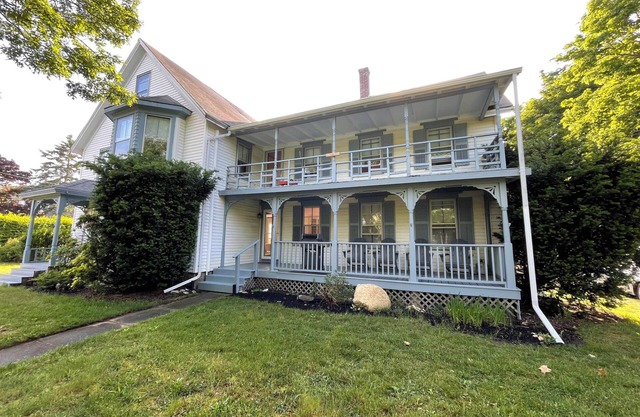 Short Walk to Town - Nice Comfortable -Reasonable