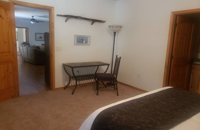 Show Low Paradise en exclusivas Pine Oaks con acceso privado, WiFi y muchos extras