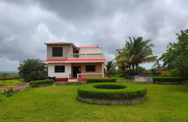 Shree Srushti Homestay-Valley facing bungalow