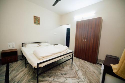 Shri Krishna Sharanam Guest House