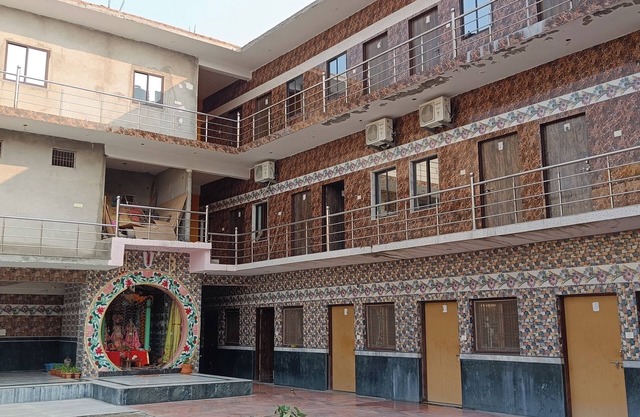 SHRI KRISHNA SHRYAASHRYA ASHRAM