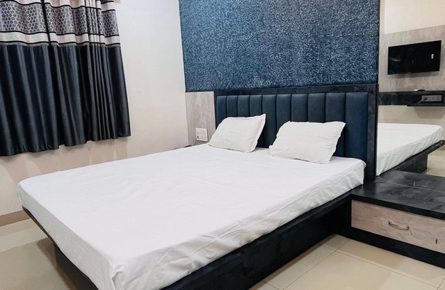 Shri Nath Hotel And Lodging