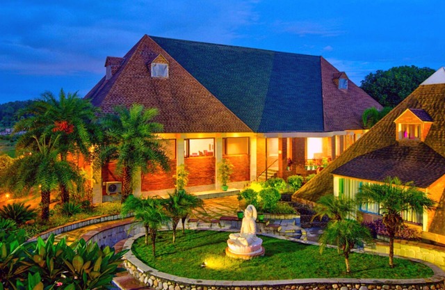 ShriGo Resort Pyramid Home Divine