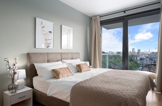 SHS HOMES-LUXE HIGHRISE, 2 BEDROOMS, KITCHEN, FREE PARKING, STUNNING VIEW, LARGE TARRASSE, Workspace