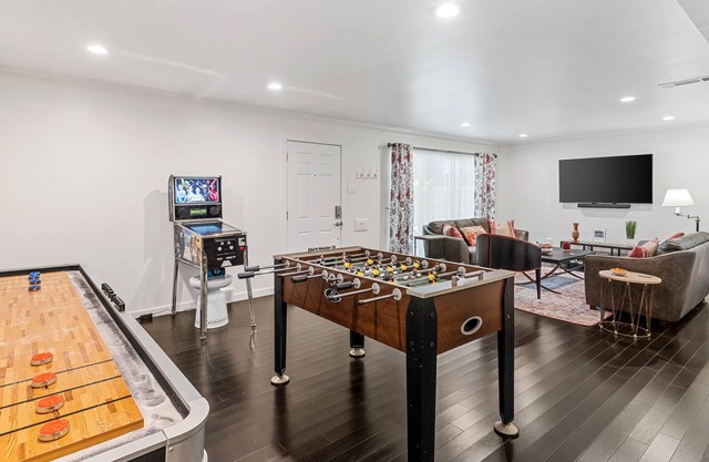 Shuffleboard & Foosball / 3 King / Northpark Area