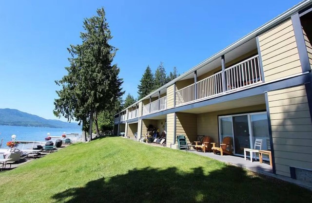 Shuswap Lakefront Condo