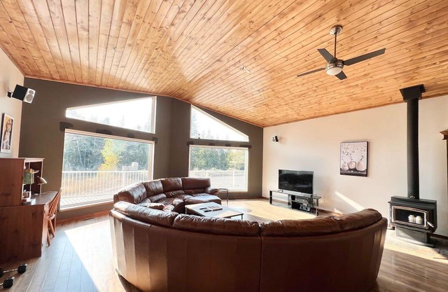 Shuswap Lodge at Crowfoot Mountain