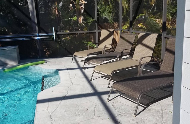 Siesta Key Master Suite con 2Bd / 2Bath, patio, piscina y fogata !!!