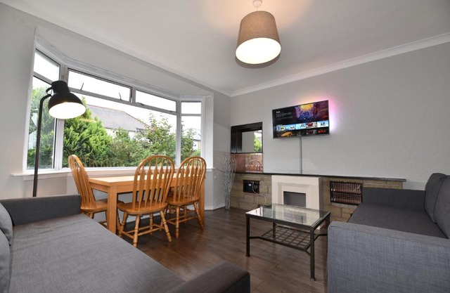 Sighthill 3 Bedrooms with Private Garden