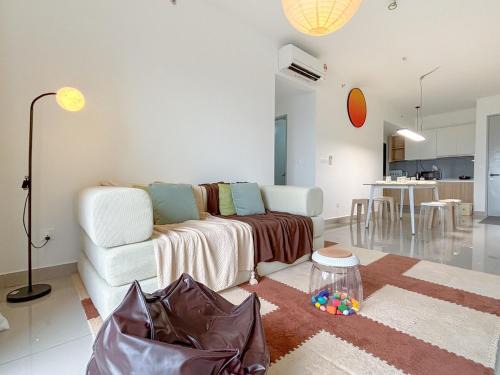 Signature 3-bedroom w Kiara Bay view