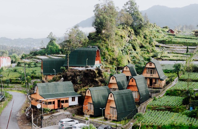 Sikunir Pondok Cabin By Travelink