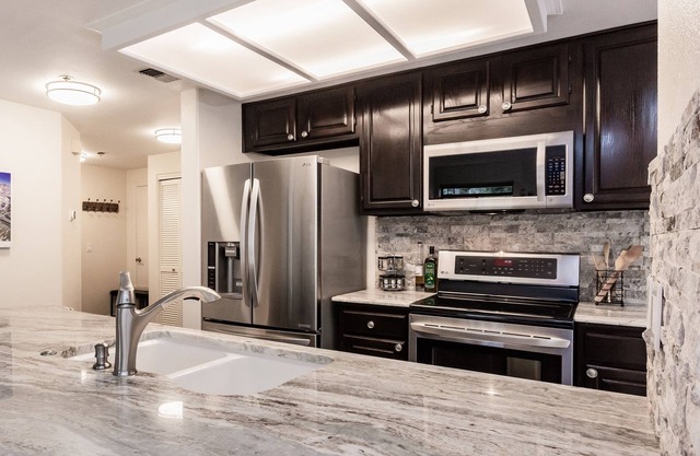 Silver Bear 37 5-Star Luxury, Fully Renovated, Perfect for Two Couples, Near The Village by RedAwning