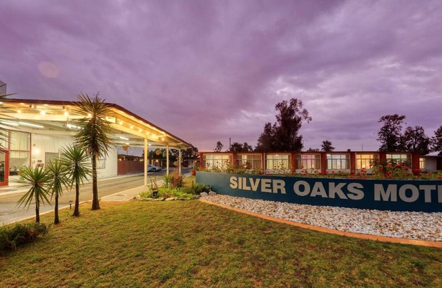 Silver Oaks Motel