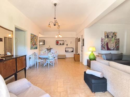 Silver Paradeisi Apartment