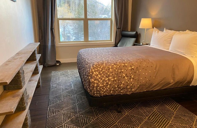 Silver Rock Condominiums by Fernie Central Reservations