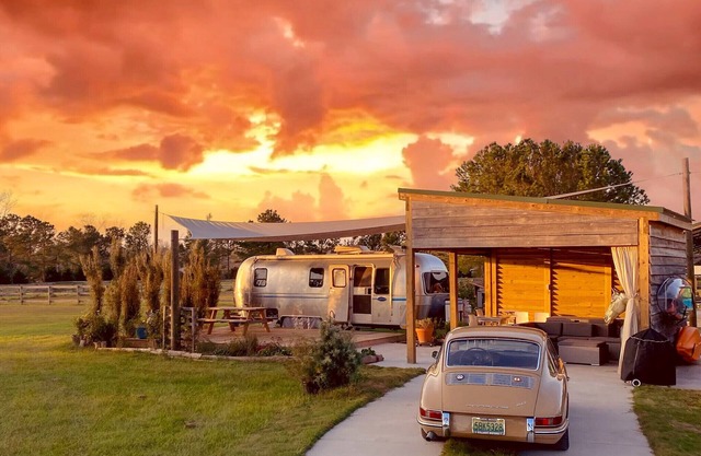 Silver Sail Airstream * Más allá de Glamping * Mucho espacio para recorrer Wifi cargador EV 20 ac