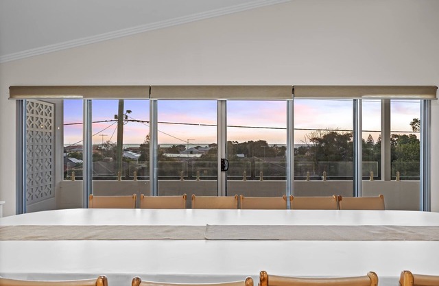 Silver Sands Sanctuary - 6BR Beachside Luxury