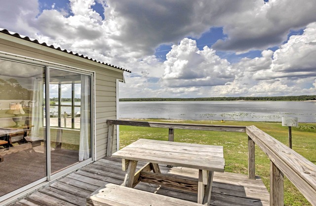 Silver Springs Cabina w / Deck - Justo en el lago!