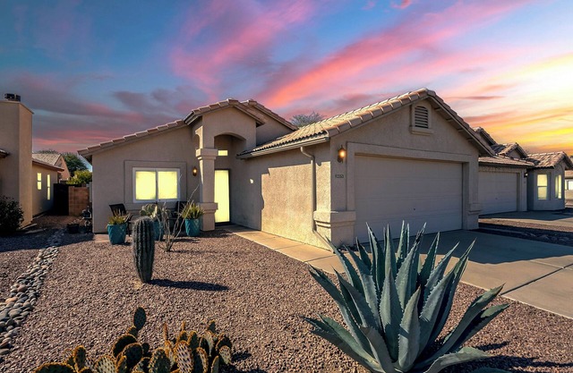 Silverbell Oasis: Close to Gem Show & Downtown