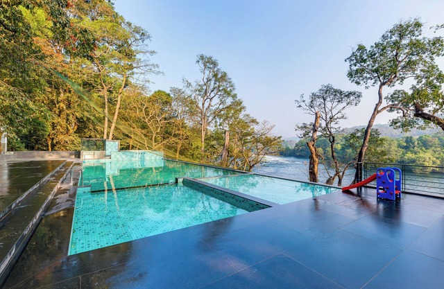 Silverbill Resorts