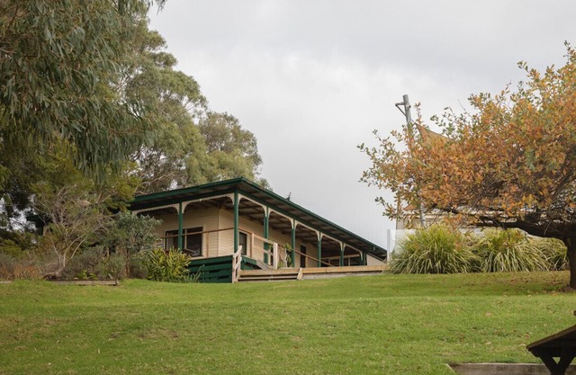 Silverstone Cottage Private Beachfront Pet Friendly