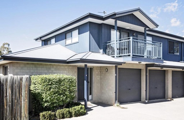 Silvertrees 5 - Central 3BR Townhouse l Lake Views l Spa l BBQ l WiFi