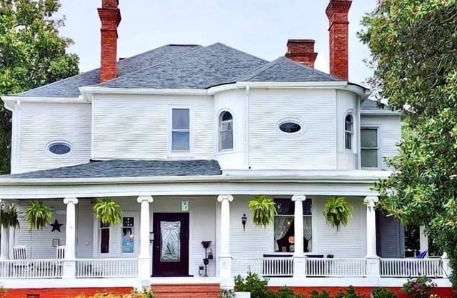Simmons-Bond Inn Bed & Breakfast