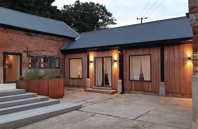 Simple Coastal Luxury near Southwold sleeps 10