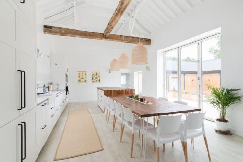 Simple Coastal Luxury near Southwold sleeps 10