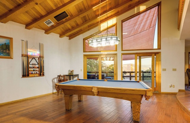 ‘Simple Life Ranch’ w/ Hot Tub & Sauna in Keene!