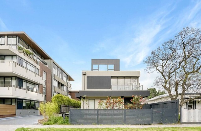 Simply Beautiful Townhouse in Caulfield North