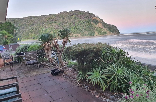 Simply Beautiful 3 brm beach front with sea views and headland views.