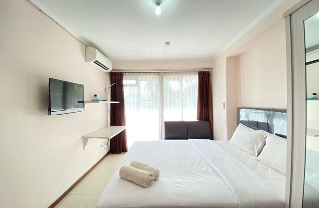 Simply Bright Studio Room at Gateway Pasteur Apartment